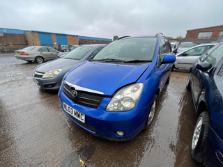 Toyota Corolla Verso E121 2004