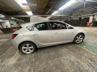 Opel Astra J 2011