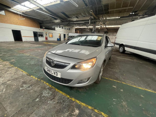 Opel Astra J 2011