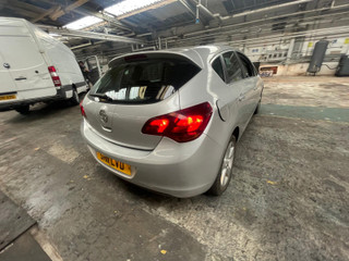 Opel Astra J 2011