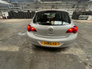 Opel Astra J 2011
