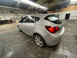 Opel Astra J 2011