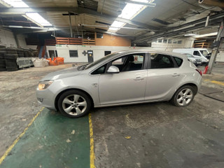 Opel Astra J 2011