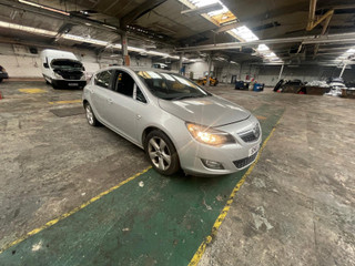 Opel Astra J 2011