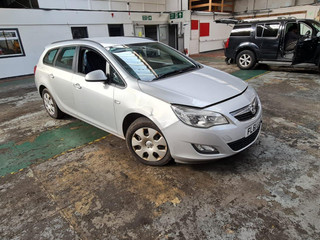 Opel Astra J 2011