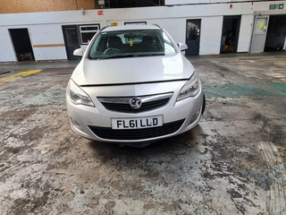 Opel Astra J 2011