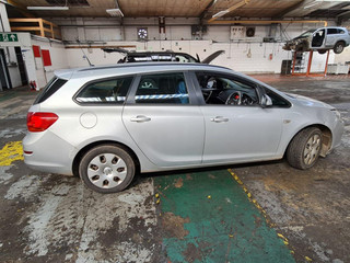 Opel Astra J 2011