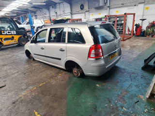 Opel Zafira 2  (B) рест. 2009