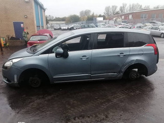 Peugeot 5008  T8 2011