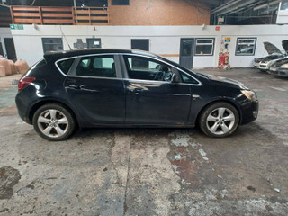 Opel Astra J 2011