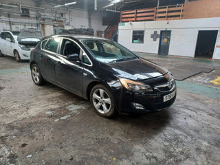 Opel Astra J 2011