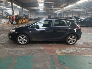Opel Astra J 2011