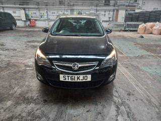 Opel Astra J 2011