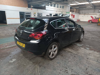 Opel Astra J 2011
