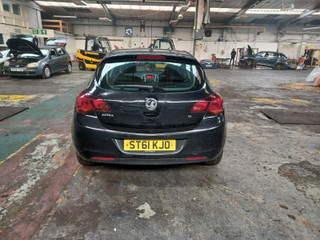 Opel Astra J 2011