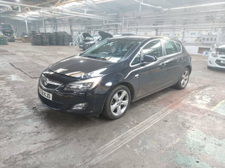 Opel Astra J 2011