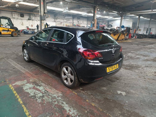 Opel Astra J 2011