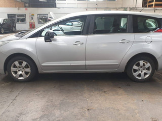 Peugeot 5008  T8 2010