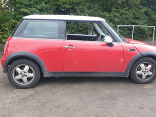 Mini Cooper рест. R50 2005