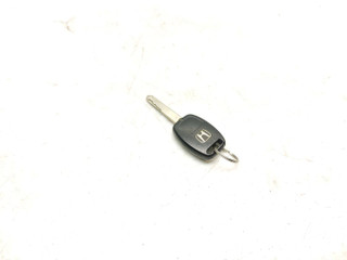 ключ Honda CR-V 2 поколение [рестайлинг] RD9 2005, 2.2 л., cTDi, N22A2, дизель, 6МКПП, satin silver / nh623m, внедорожник 5 дв., полный привод, правый руль