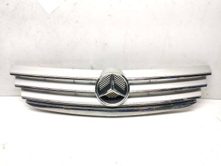 решетка радиатора Mercedes-Benz A-Класс W169 2008, 2.0 л., CDi, OM 640.942, дизель, вариатор, dunenbeige / 791, хетчбэк 5 дв., передний привод, правый руль, 1698800983
