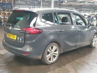 Opel Zafira 3  (C) 2013