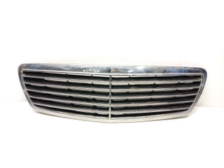 решетка радиатора Mercedes-Benz E-Класс W211/S211 S211 2005, 2.7 л., CDi, OM 647.961, дизель, АКПП, brillantsilber / 744, универсал, задний привод, правый руль, A2118800583, A2118800383
