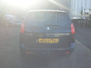 Peugeot 5008  T8 2013