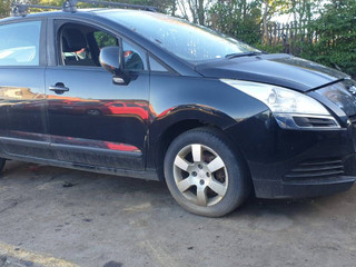 Peugeot 5008  T8 2013