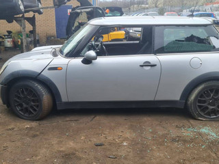 Mini Cooper рест. R50 2005