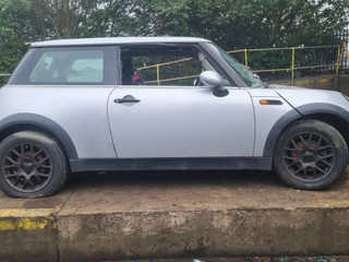 Mini Cooper рест. R50 2005