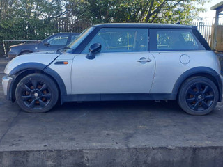 Mini Cooper рест. R50 2005