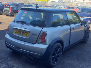 Mini Cooper рест. R50 2005