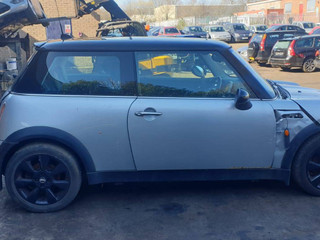 Mini Cooper рест. R50 2005