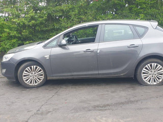 Opel Astra J 2011