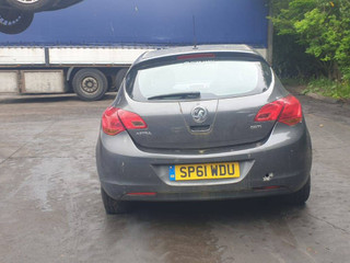 Opel Astra J 2011