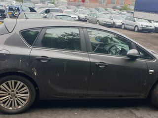 Opel Astra J 2011