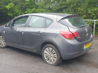 Opel Astra J 2011