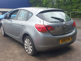 Opel Astra J 2010