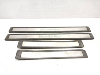 комплект накладок на пороги (внутренние) Mercedes-Benz E-Класс W211/S211 S211 2005, 2.2 л., CDi, дизель, АКПП, iridiumsilber / 775, универсал, задний привод, правый руль, A2116801435, A2116801335, A2116801635, A2116801535