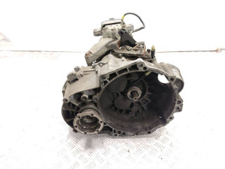 КПП механическая (МКПП) Volkswagen Passat B7 2014, 2.0 л., TDi PD, CFFB, дизель, 6МКПП, tungsten silver / lb7w, седан, передний привод, правый руль, 02Q300050E, NFU