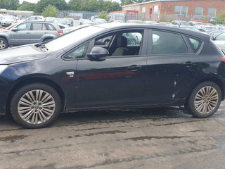 Opel Astra J 2011