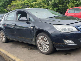 Opel Astra J 2011