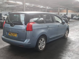 Peugeot 5008  T8 2012