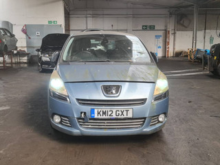 Peugeot 5008  T8 2012