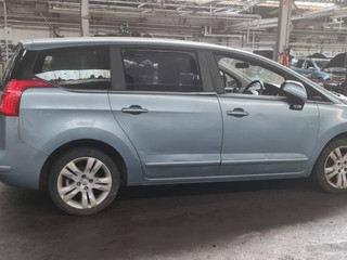 Peugeot 5008  T8 2012