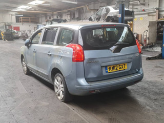 Peugeot 5008  T8 2012