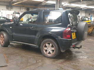 Mitsubishi Pajero 3  рест. V60 2004