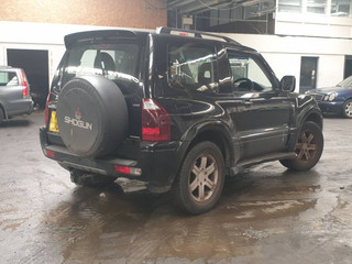 Mitsubishi Pajero 3  рест. V60 2004