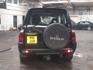 Mitsubishi Pajero 3  рест. V60 2004